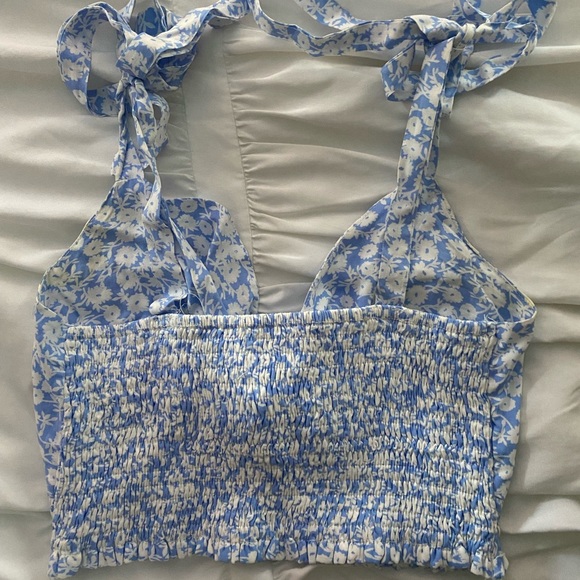 Lost and wander my way blue floral tie crop top - Picture 2 of 3